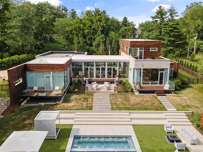 Buying a home in Ladue, St. Louis, MO: What you need to know in 2025