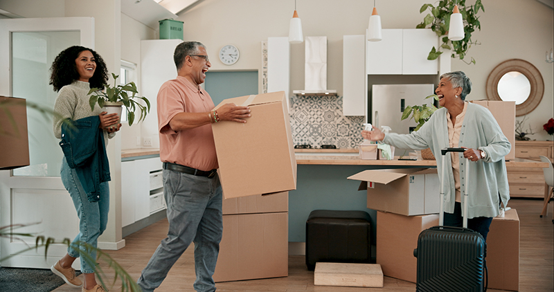 senior-parents-woman-and-boxes